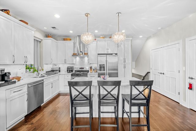 3215 N ELSTON Avenue 1N, Chicago, IL 60618