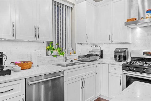 3215 N ELSTON Avenue 1N, Chicago, IL 60618