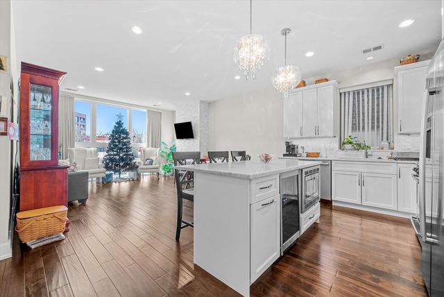 3215 N ELSTON Avenue 1N, Chicago, IL 60618