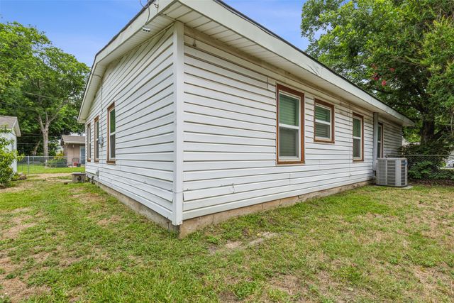 5805 Tracyne Drive, Westworth Village, TX 76114
