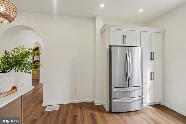 1006 COLEBROOK RD, Lebanon, PA 17042