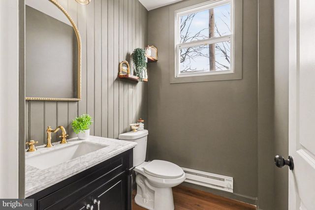 1006 COLEBROOK RD, Lebanon, PA 17042