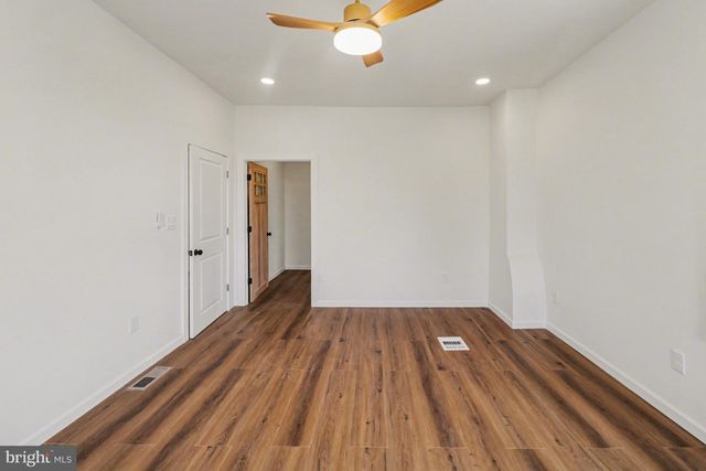 1006 COLEBROOK RD, Lebanon, PA 17042