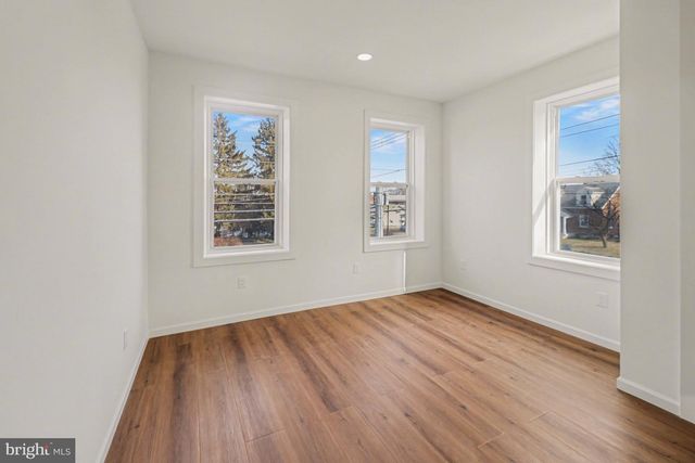 1006 COLEBROOK RD, Lebanon, PA 17042