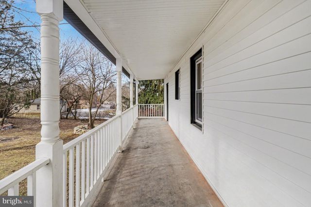 1006 COLEBROOK RD, Lebanon, PA 17042