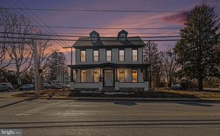 1006 COLEBROOK RD, Lebanon, PA 17042