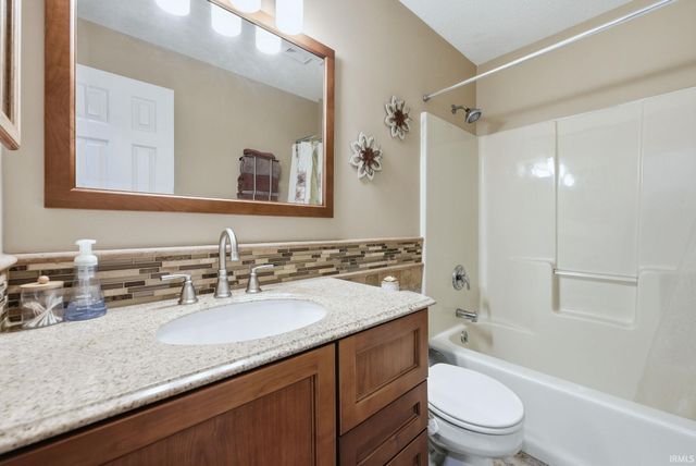 3715 Three Oaks Drive, Fort Wayne, IN 46809