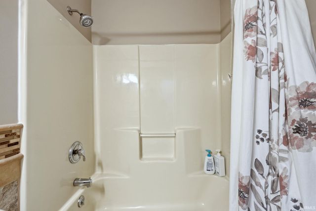 3715 Three Oaks Drive, Fort Wayne, IN 46809