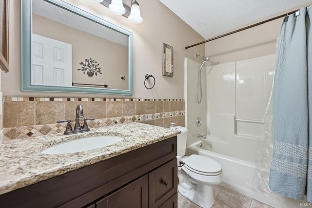 3715 Three Oaks Drive, Fort Wayne, IN 46809