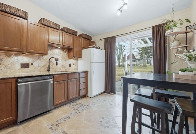 3715 Three Oaks Drive, Fort Wayne, IN 46809