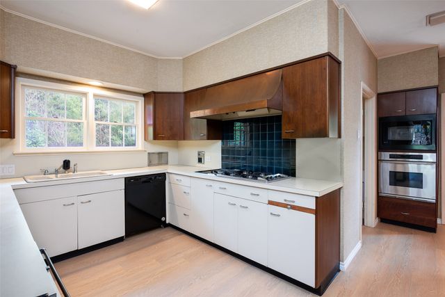 8906 Inwood Road, Dallas, TX 75209