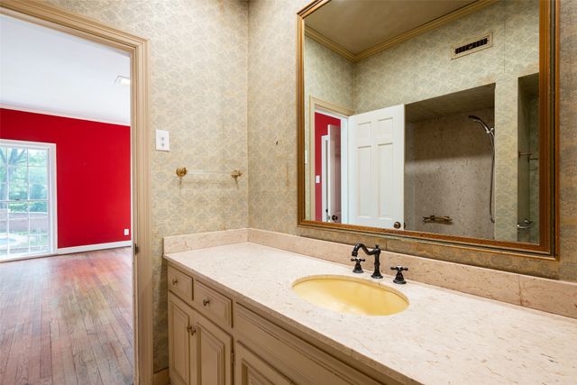 8906 Inwood Road, Dallas, TX 75209