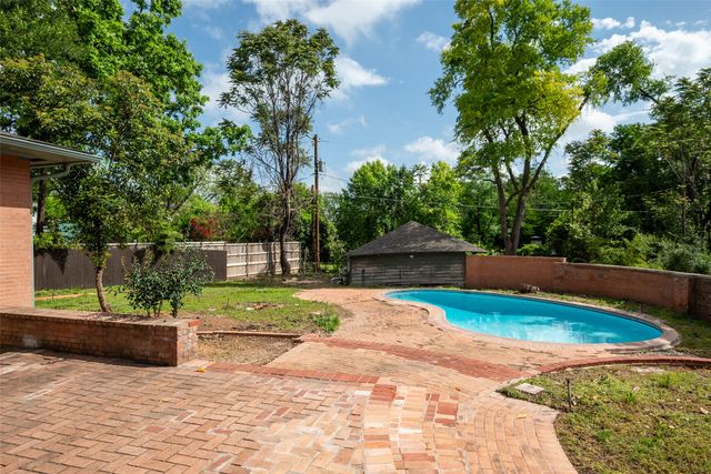 8906 Inwood Road, Dallas, TX 75209