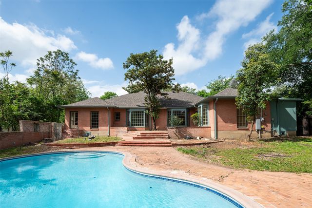 8906 Inwood Road, Dallas, TX 75209