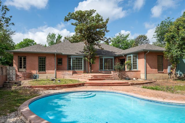 8906 Inwood Road, Dallas, TX 75209