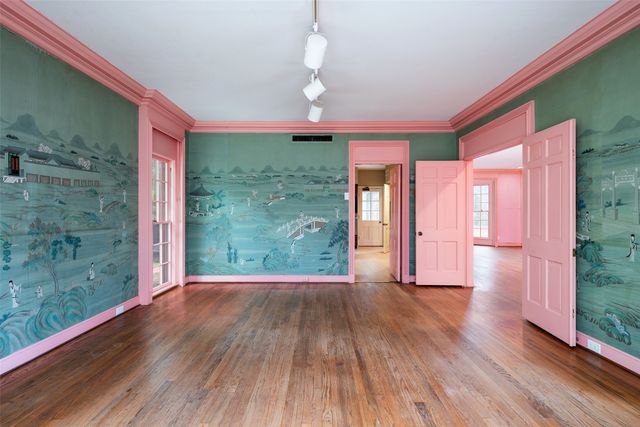 8906 Inwood Road, Dallas, TX 75209