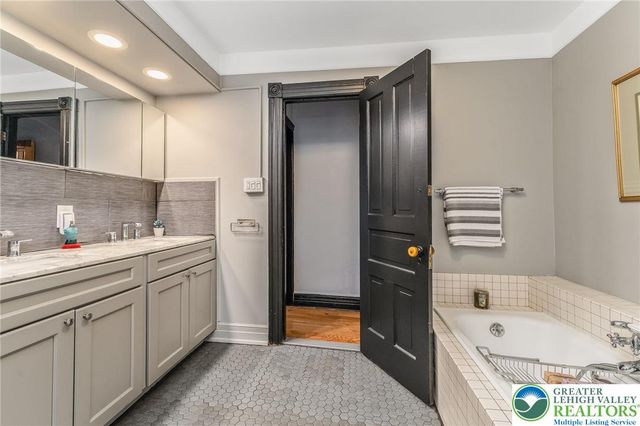 132 North 11th Street, Allentown City, PA 18102