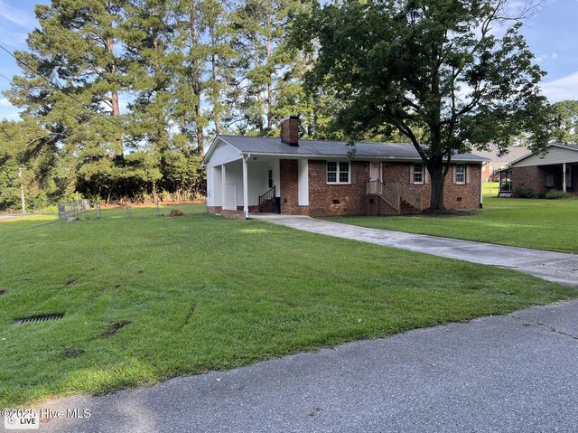 901 Jasper Street, Clinton, NC 28328