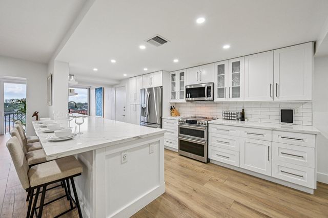 3080 NE 47th Court 405, Fort Lauderdale, FL 33308