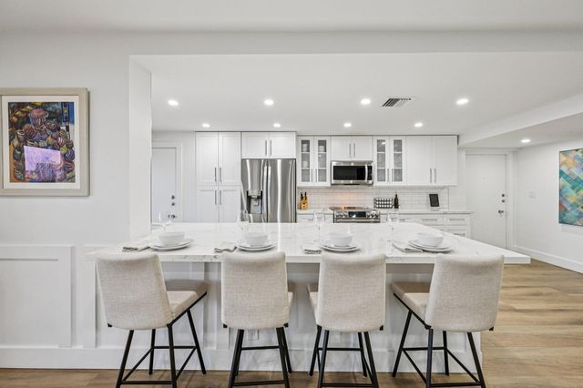 3080 NE 47th Court 405, Fort Lauderdale, FL 33308