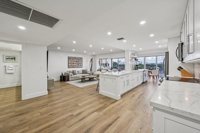 3080 NE 47th Court 405, Fort Lauderdale, FL 33308