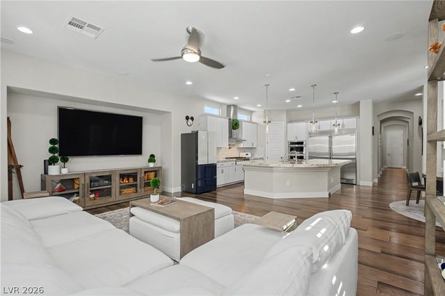 7009 Connor Cove Street, Las Vegas, NV 89118
