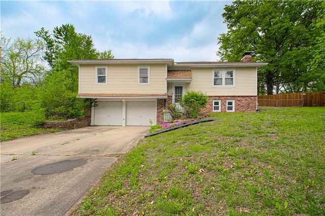 823 Englewood Street, Lansing, KS 66043