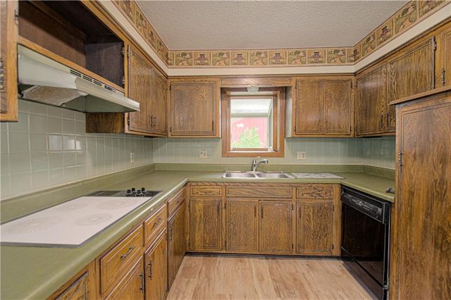 823 Englewood Street, Lansing, KS 66043