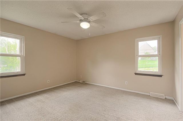823 Englewood Street, Lansing, KS 66043