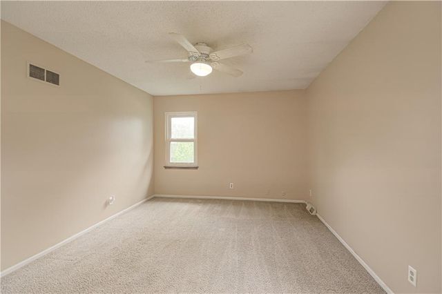 823 Englewood Street, Lansing, KS 66043