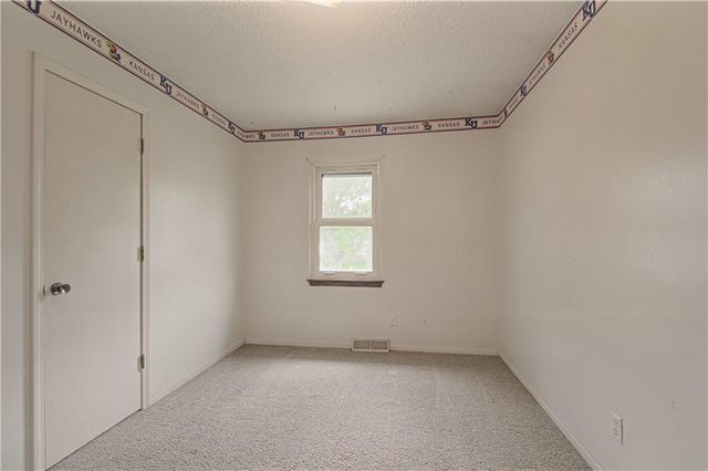823 Englewood Street, Lansing, KS 66043