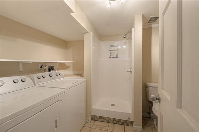 823 Englewood Street, Lansing, KS 66043