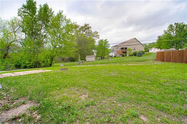 823 Englewood Street, Lansing, KS 66043