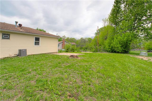 823 Englewood Street, Lansing, KS 66043