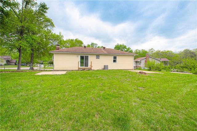 823 Englewood Street, Lansing, KS 66043