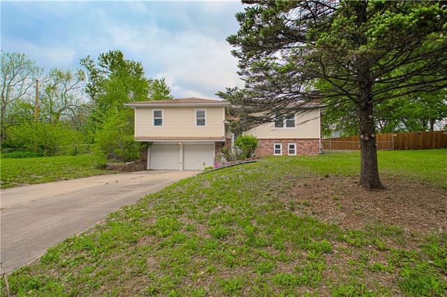 823 Englewood Street, Lansing, KS 66043