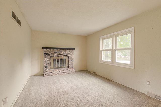 823 Englewood Street, Lansing, KS 66043