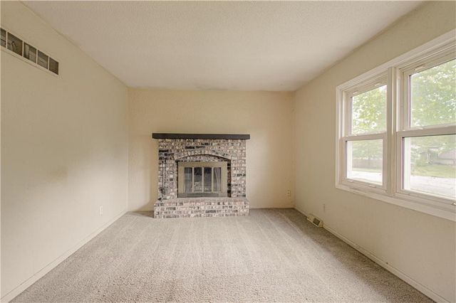 823 Englewood Street, Lansing, KS 66043