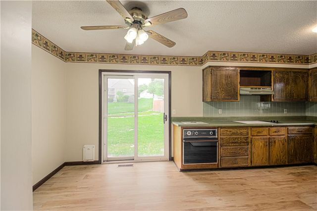 823 Englewood Street, Lansing, KS 66043