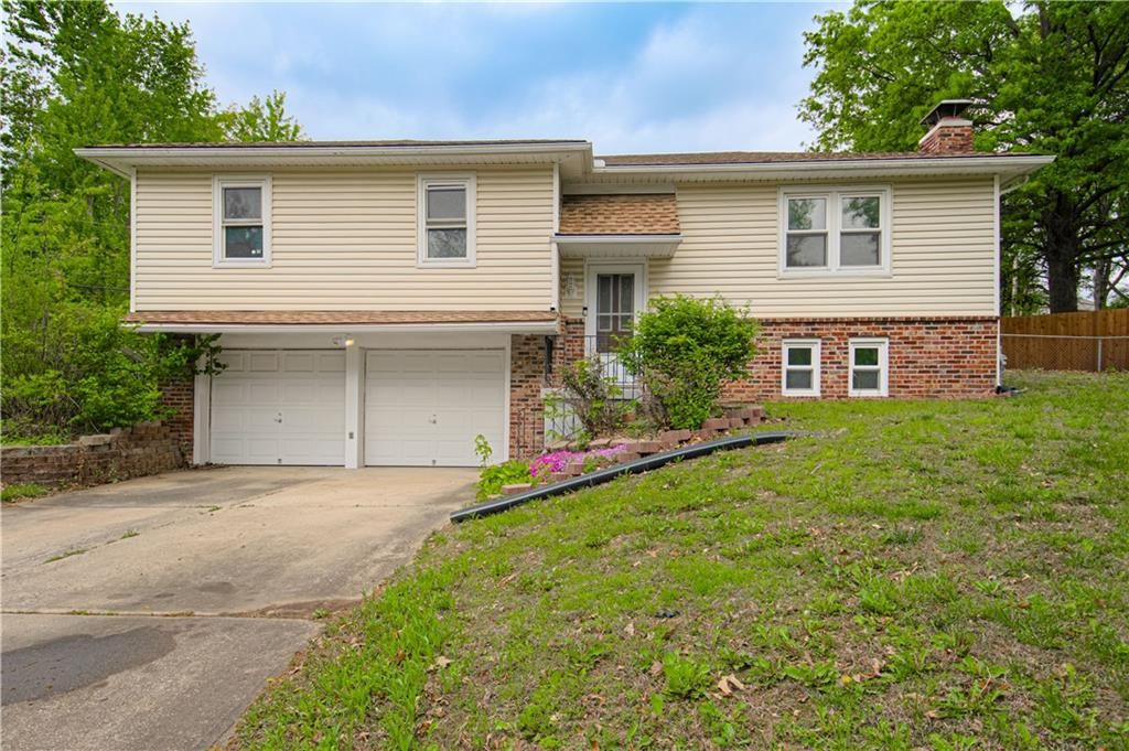 823 Englewood Street, Lansing, KS 66043