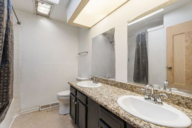 3 REVERE Court, Bolingbrook, IL 60440