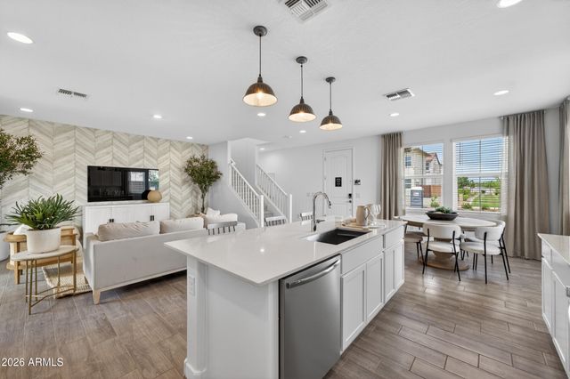 10207 E ULYSSES Avenue, Mesa, AZ 85212