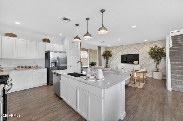 10207 E ULYSSES Avenue, Mesa, AZ 85212