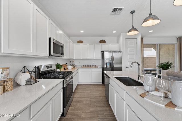 10207 E ULYSSES Avenue, Mesa, AZ 85212