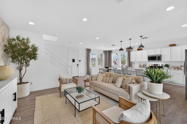 10207 E ULYSSES Avenue, Mesa, AZ 85212