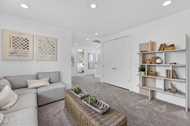10207 E ULYSSES Avenue, Mesa, AZ 85212