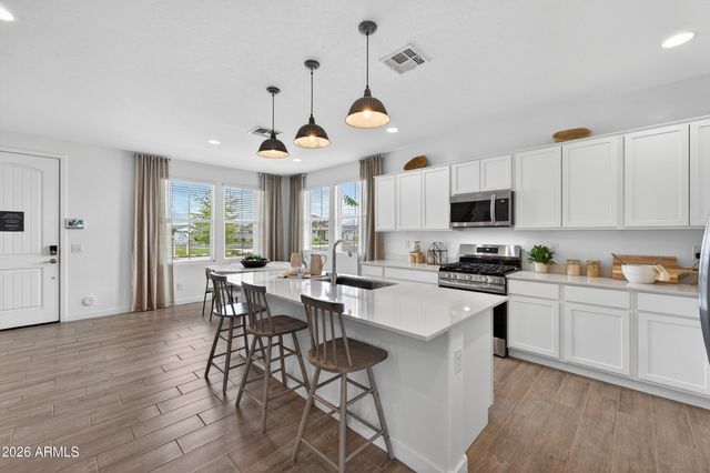 10207 E ULYSSES Avenue, Mesa, AZ 85212