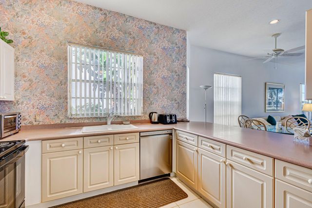919 Augusta Pointe Drive, Palm Beach Gardens, FL 33418
