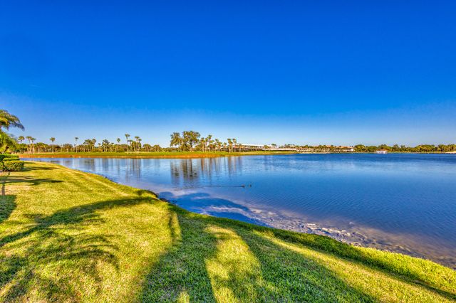 919 Augusta Pointe Drive, Palm Beach Gardens, FL 33418