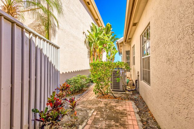 919 Augusta Pointe Drive, Palm Beach Gardens, FL 33418